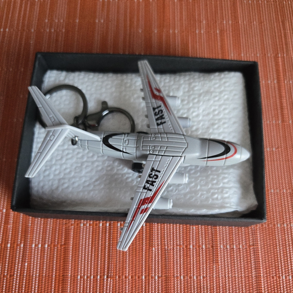 Airplane Keychain/Bag Clip✈️ NWT